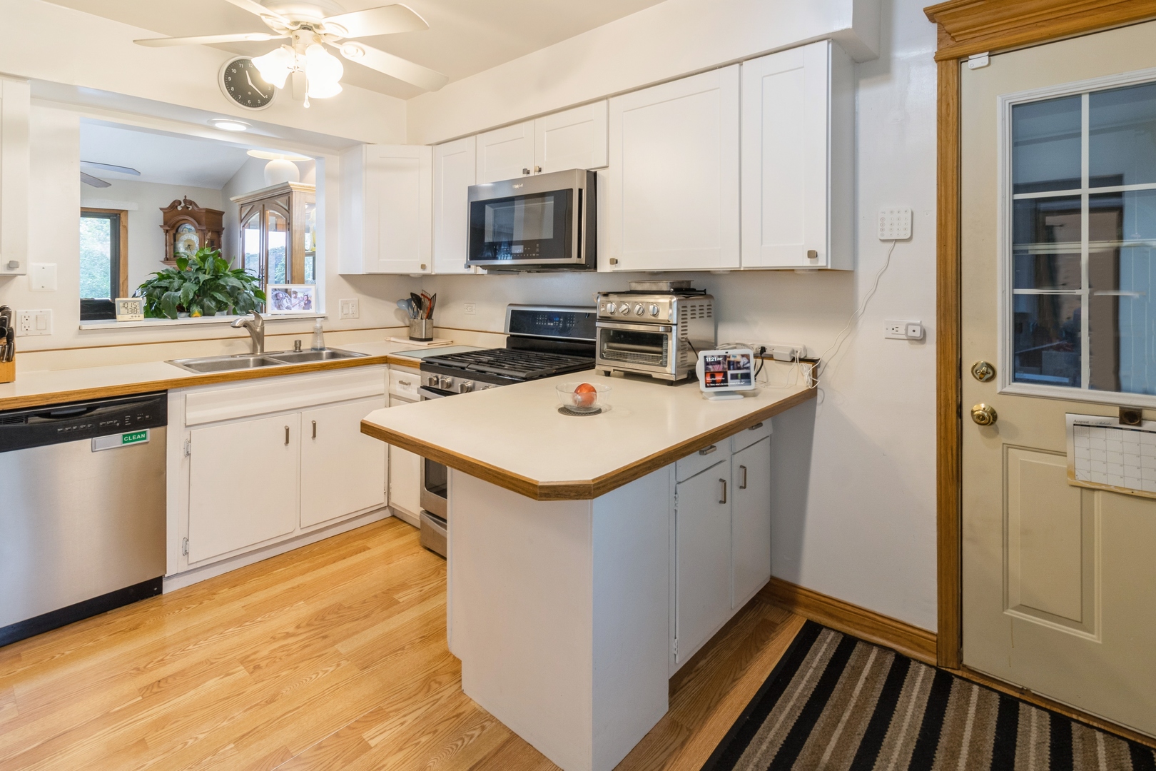 295 S Walnut Street, South Elgin, IL 60177