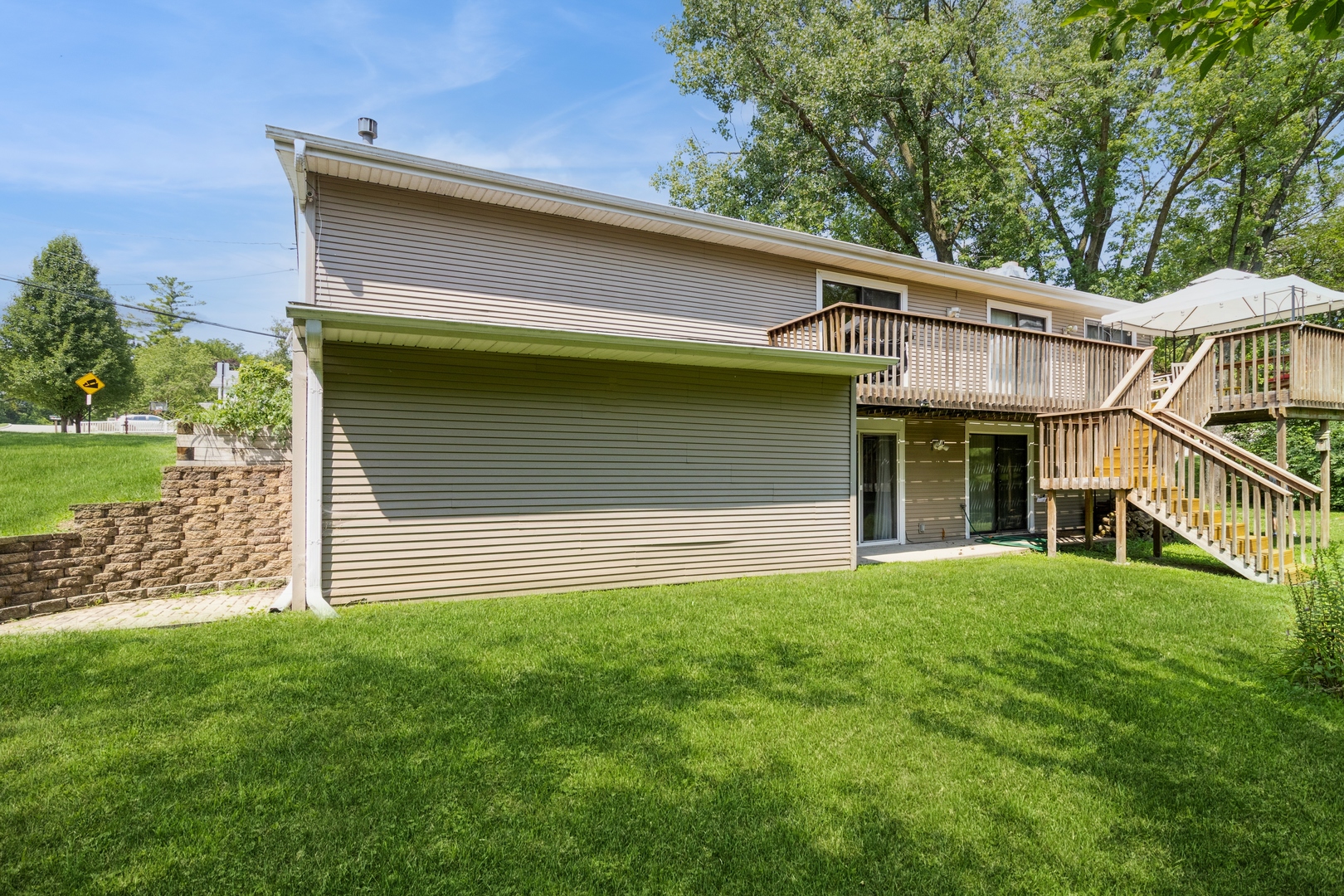295 S Walnut Street, South Elgin, IL 60177