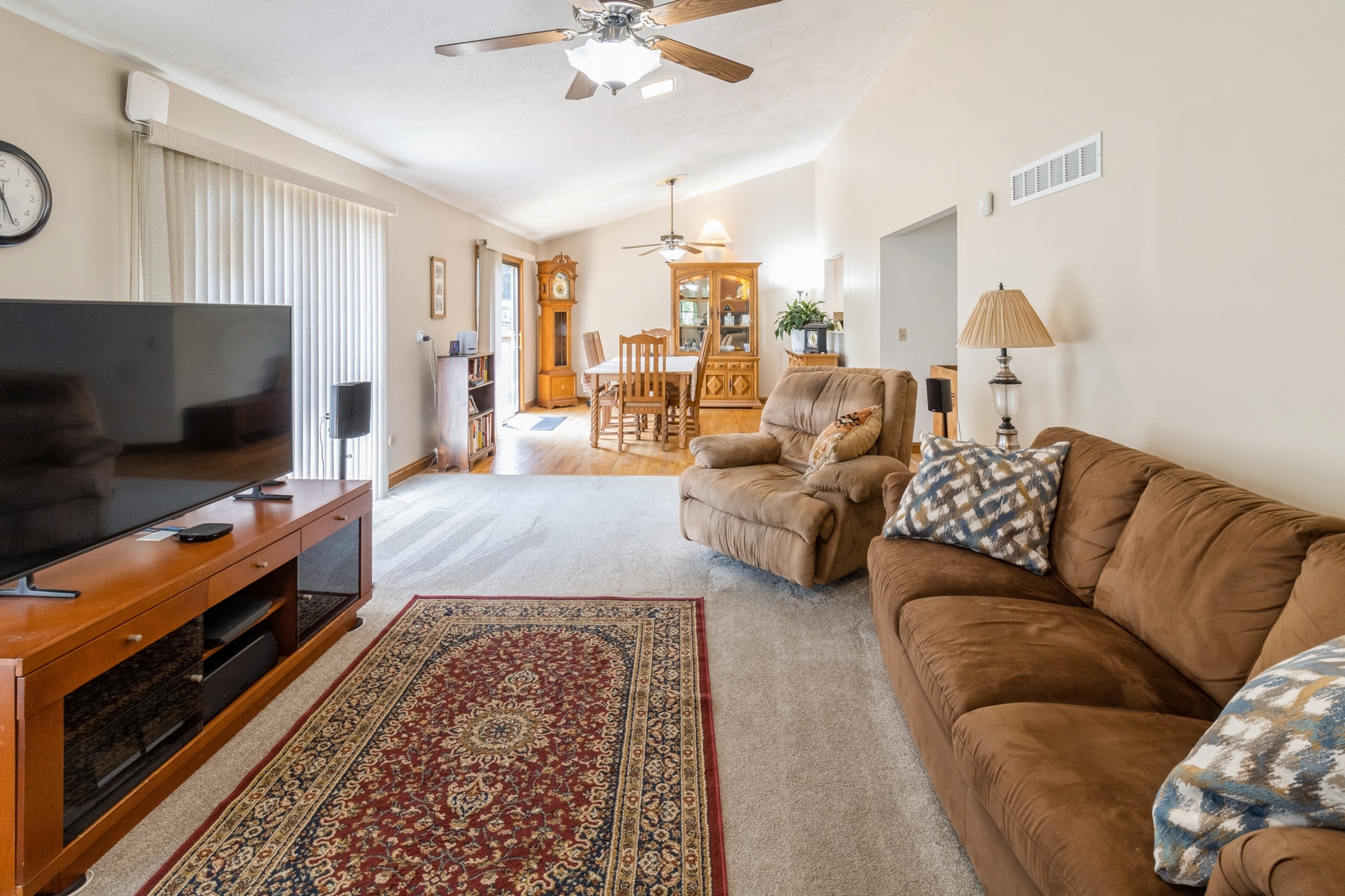 295 S Walnut Street, South Elgin, IL 60177