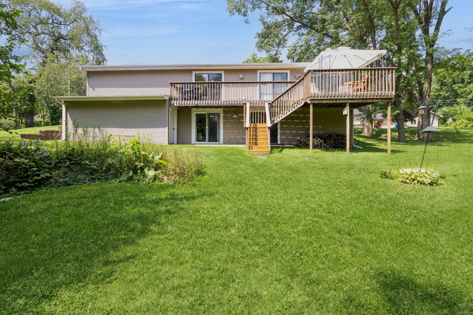 295 S Walnut Street, South Elgin, IL 60177