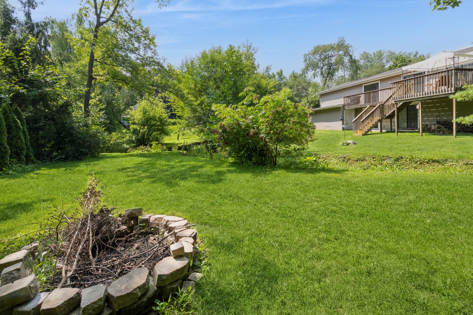 295 S Walnut Street, South Elgin, IL 60177