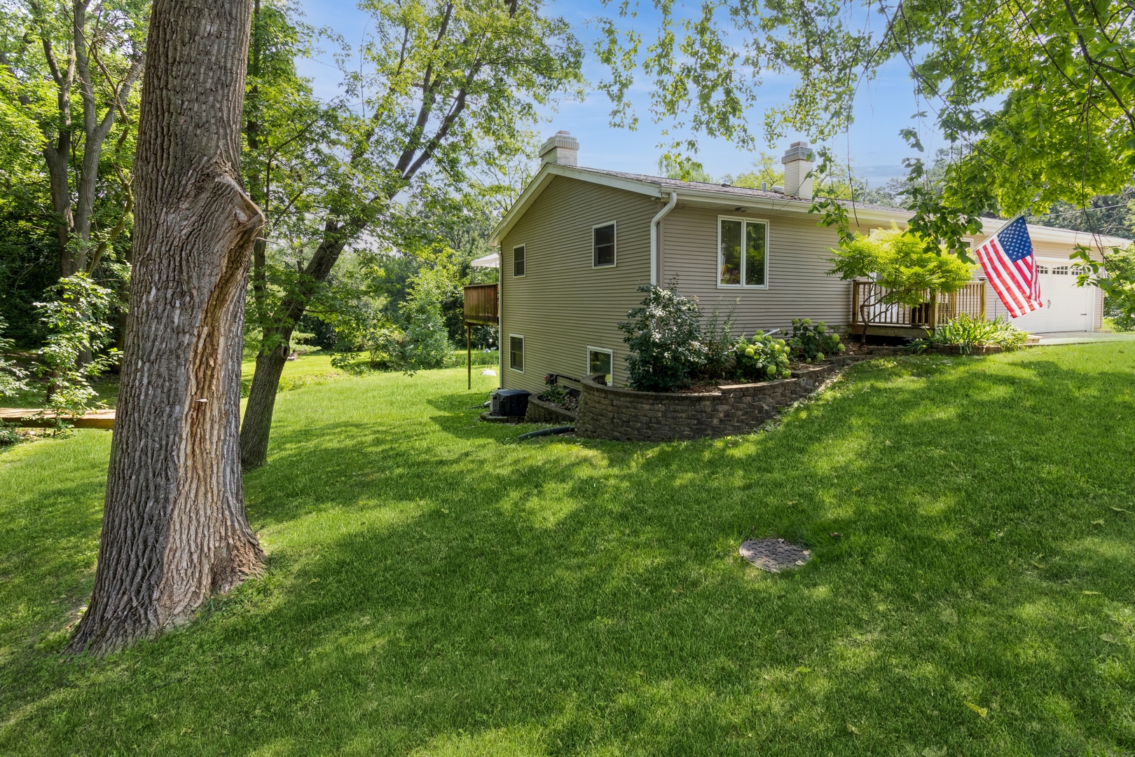 295 S Walnut Street, South Elgin, IL 60177