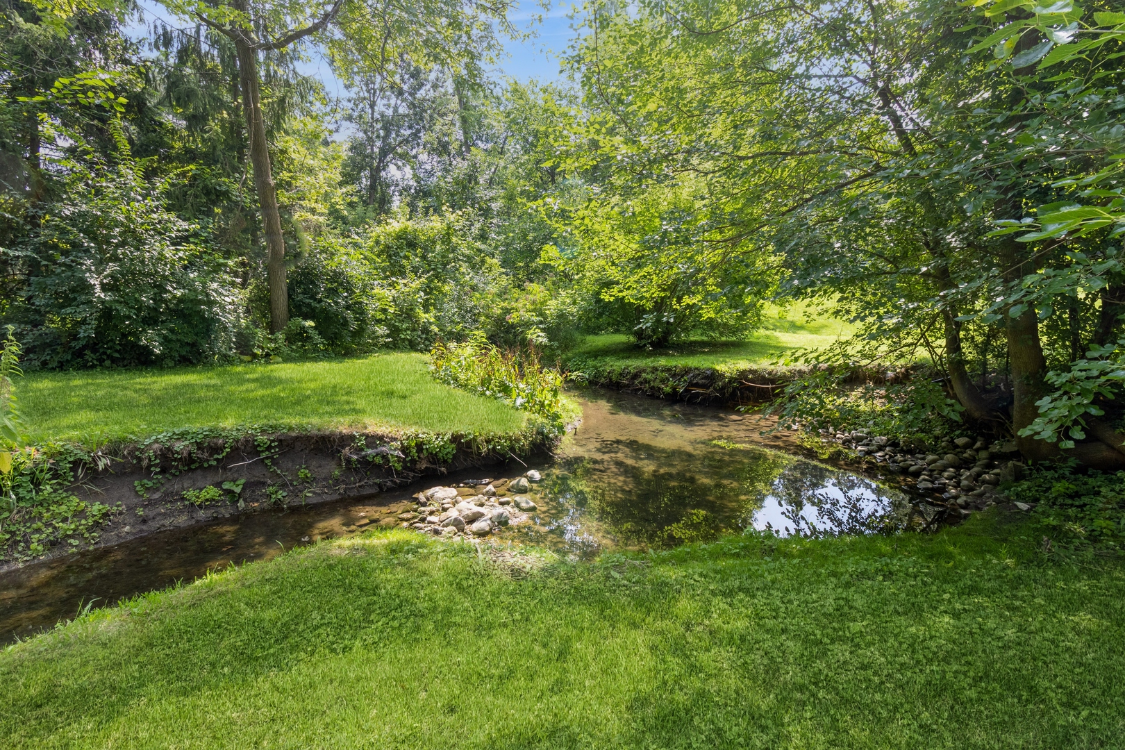 295 S Walnut Street, South Elgin, IL 60177