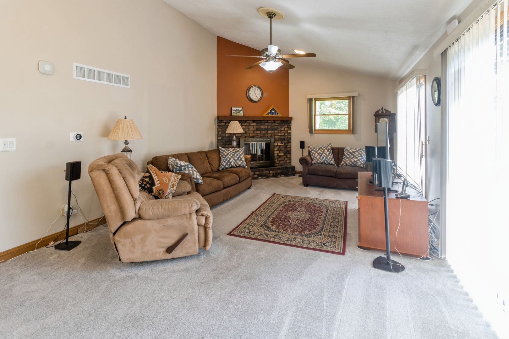 295 S Walnut Street, South Elgin, IL 60177