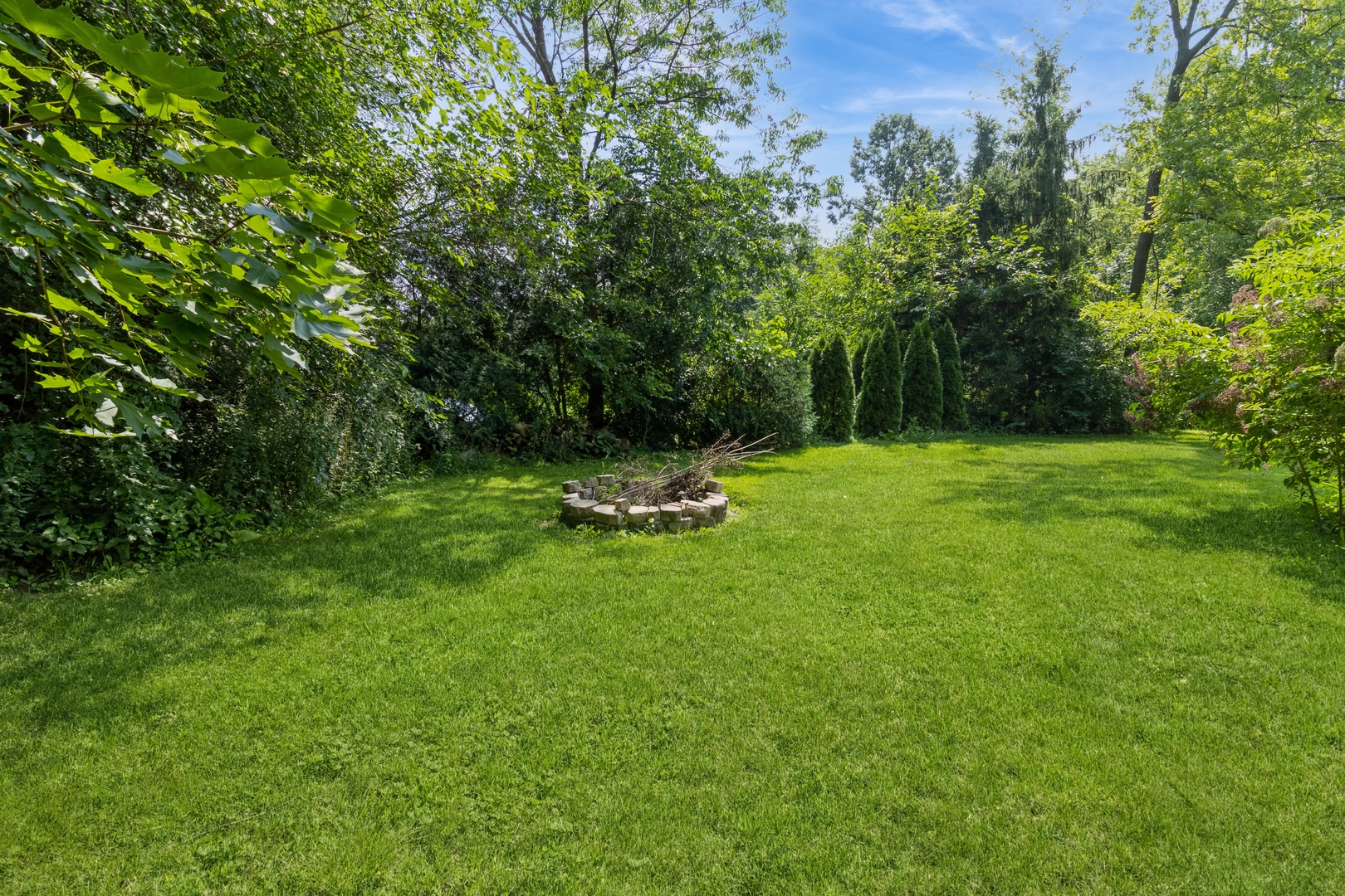 295 S Walnut Street, South Elgin, IL 60177