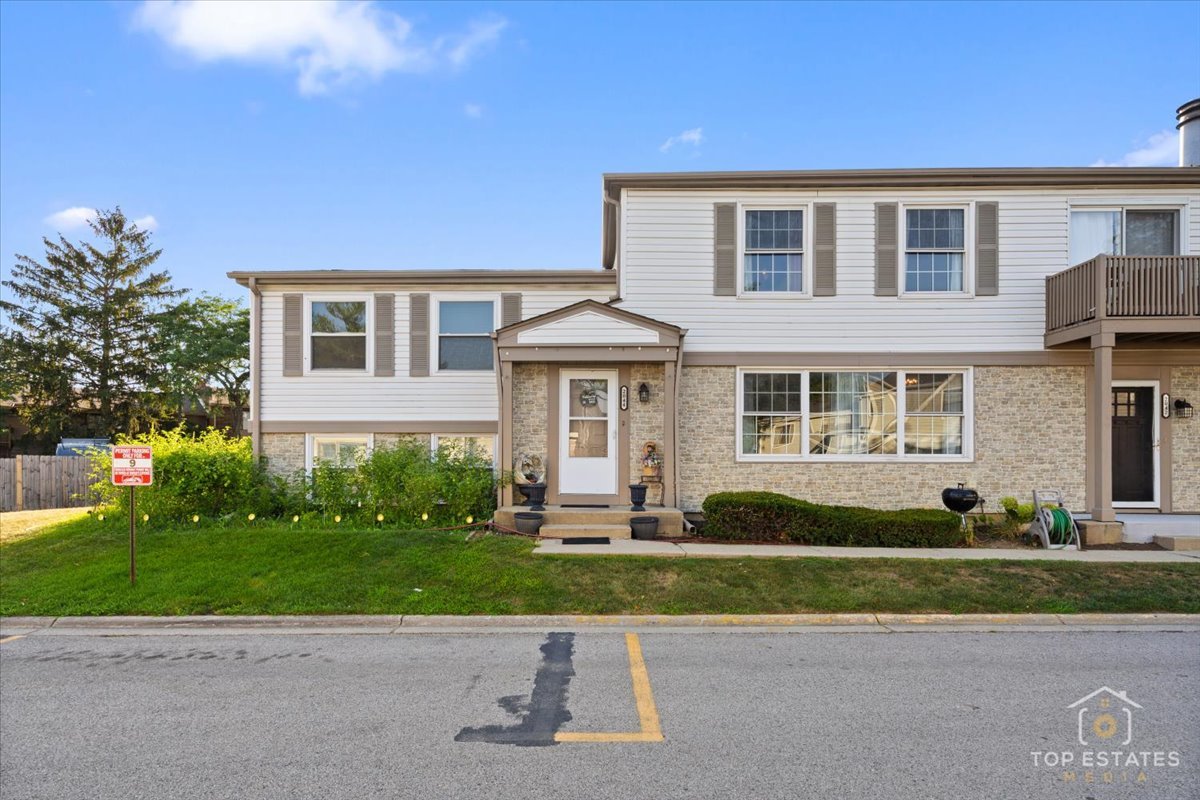2044 N GINGER CREEK Drive, Palatine, IL 60074