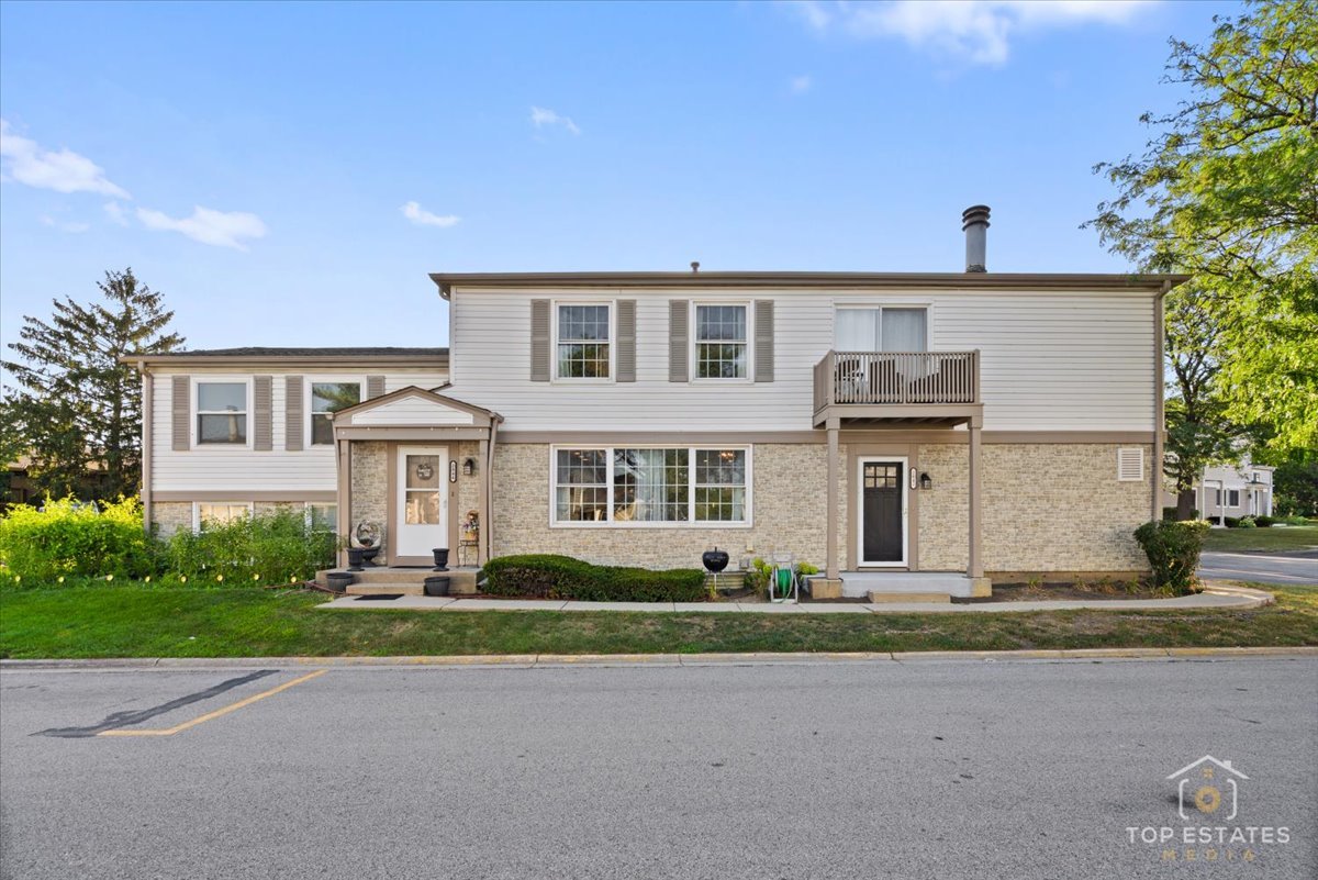 2044 N GINGER CREEK Drive, Palatine, IL 60074