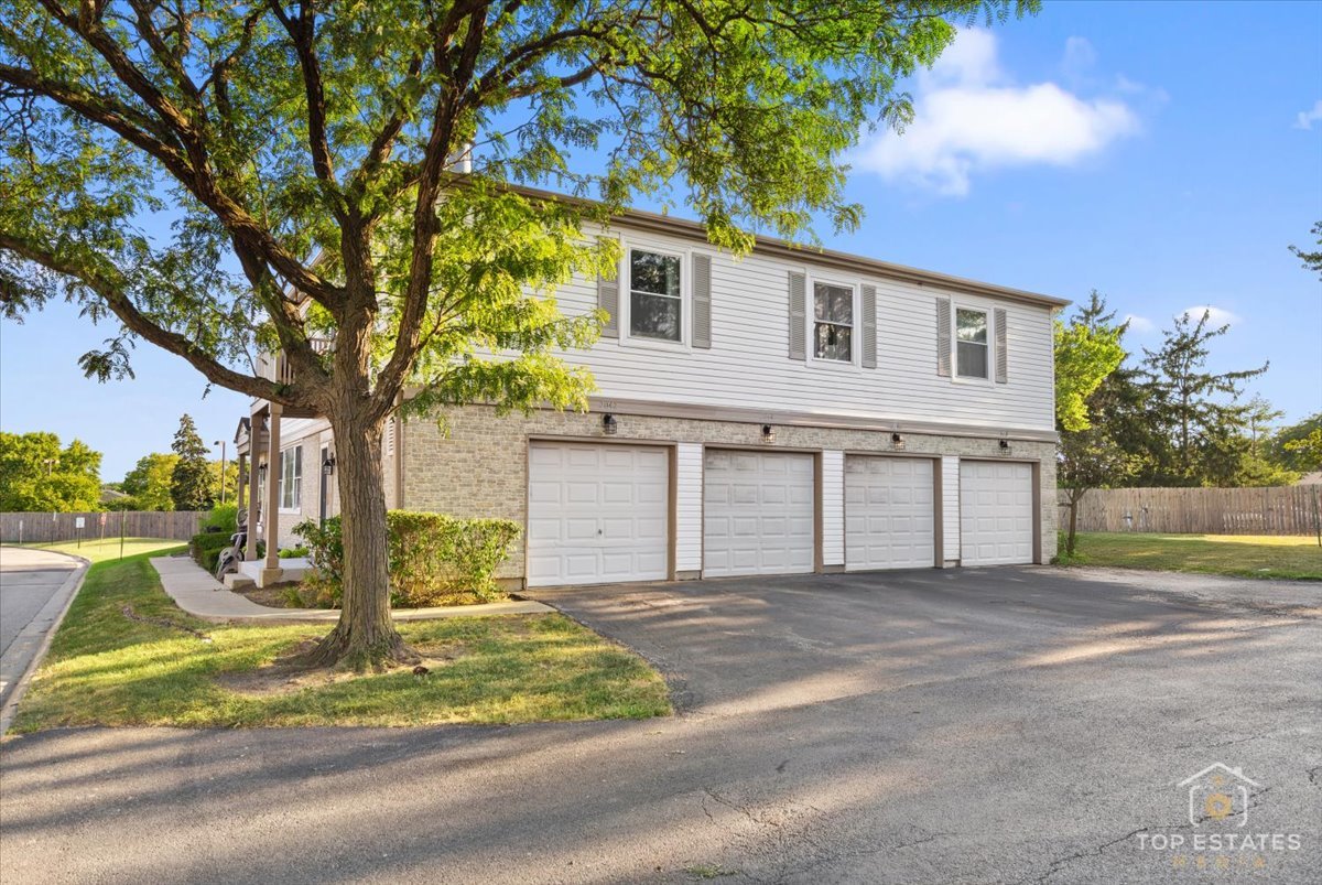 2044 N GINGER CREEK Drive, Palatine, IL 60074