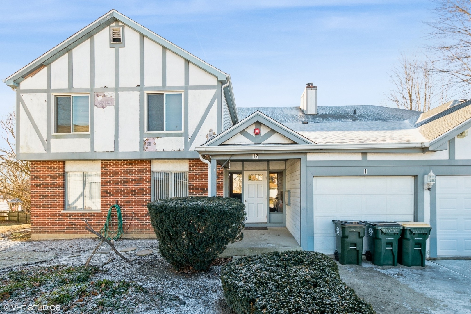 12 Wake Robin Court #101, Woodridge, IL 60517