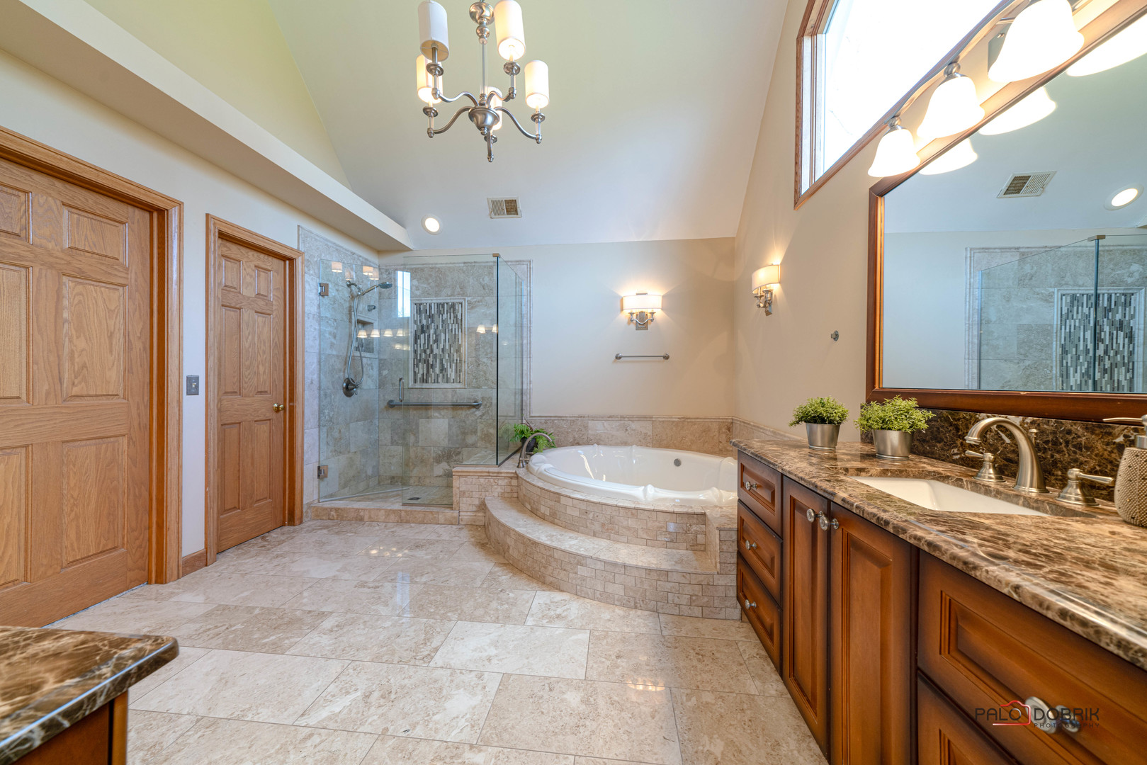 5660 PIIKOI Lane, Libertyville, IL 60048