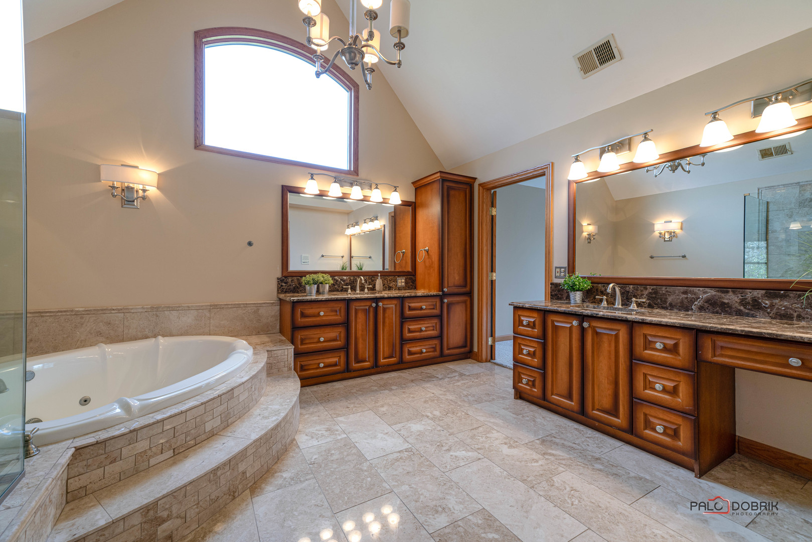 5660 PIIKOI Lane, Libertyville, IL 60048