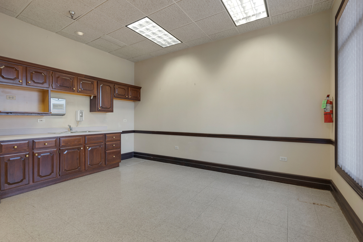 10270 Central Avenue, Oak Lawn, IL 60453