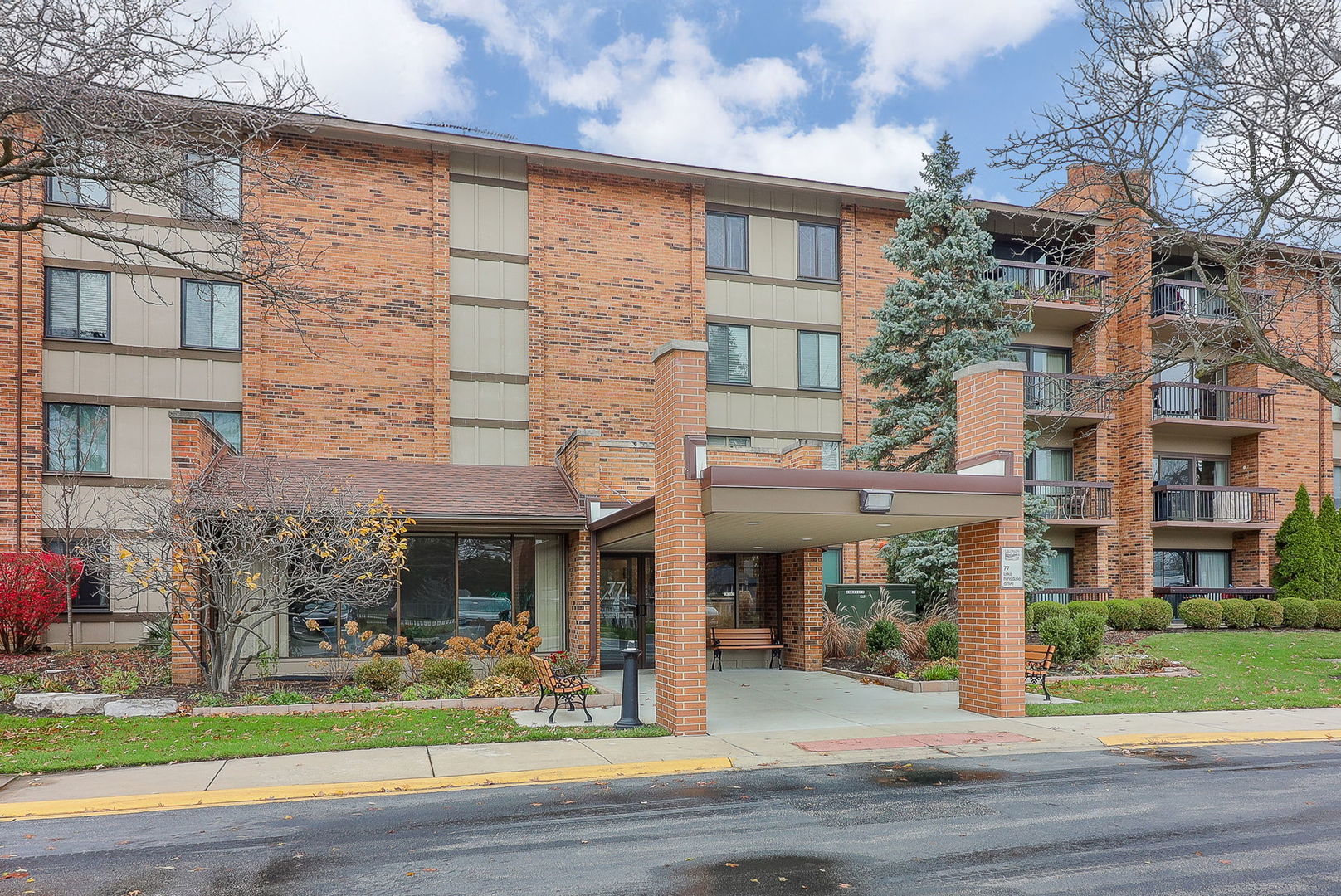77 Lake Hinsdale Drive #108, Willowbrook, IL 60527