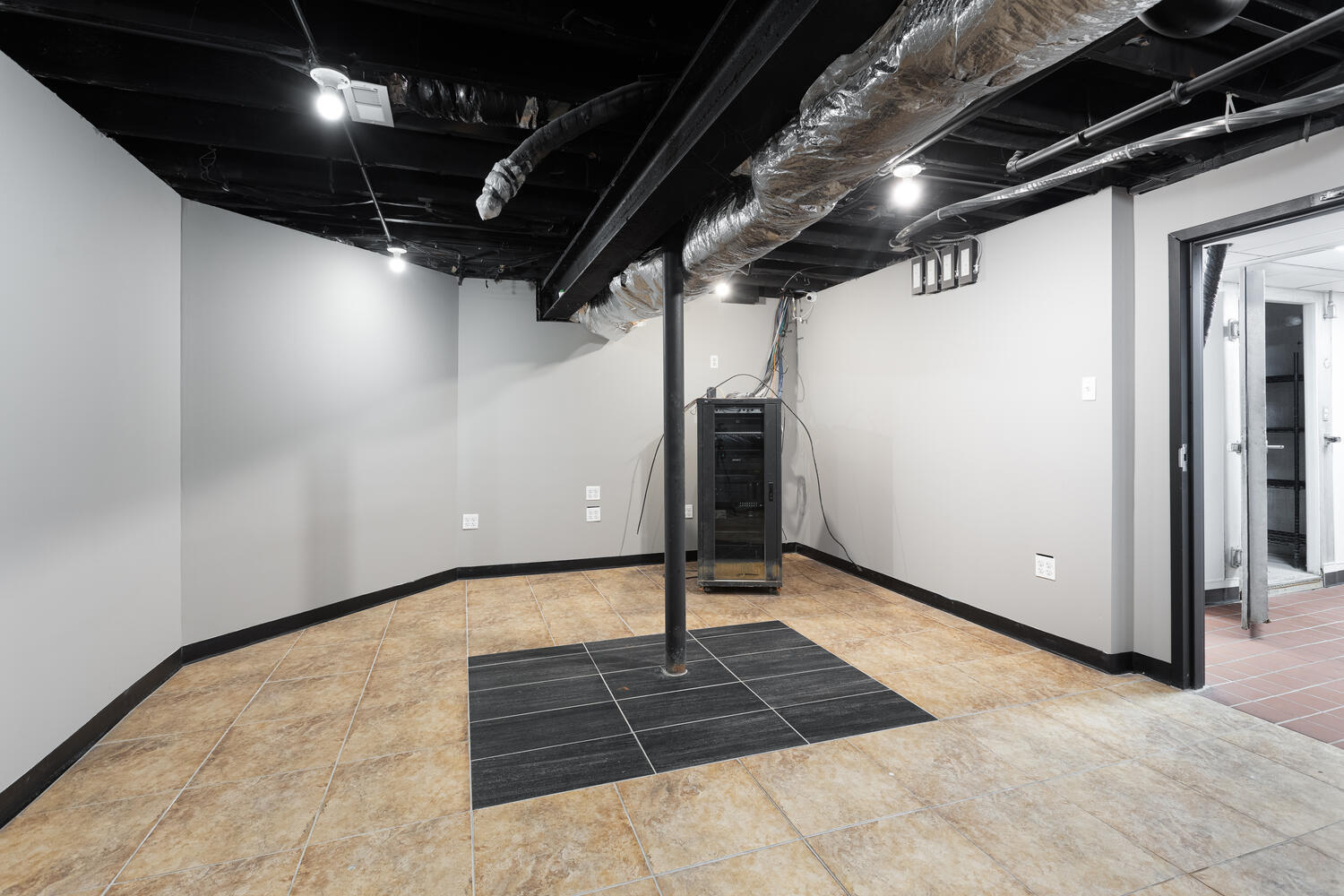 9750 S Roberts Road, Palos Hills, IL 60465