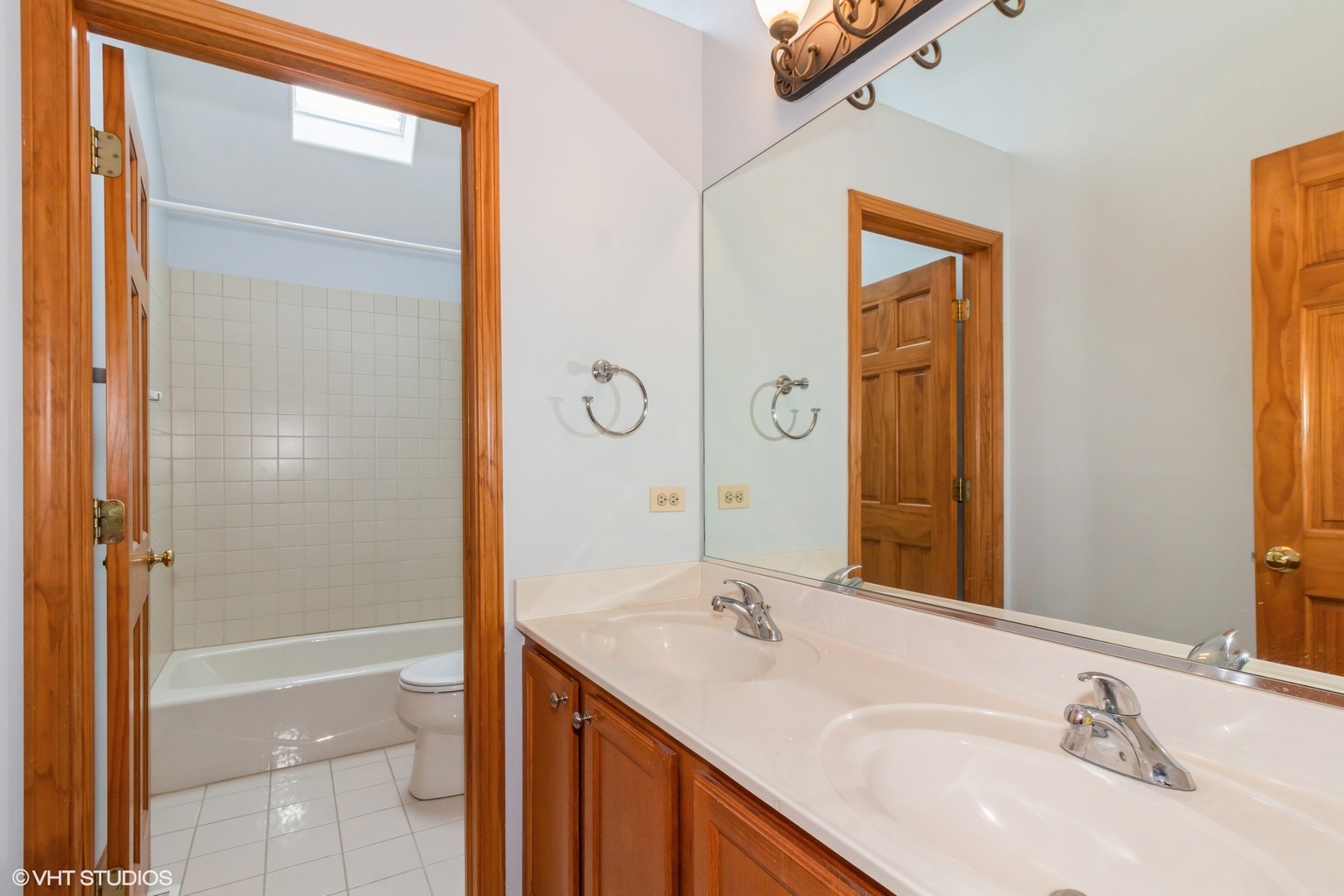 4 Helens Way Court, Naperville, IL 60565