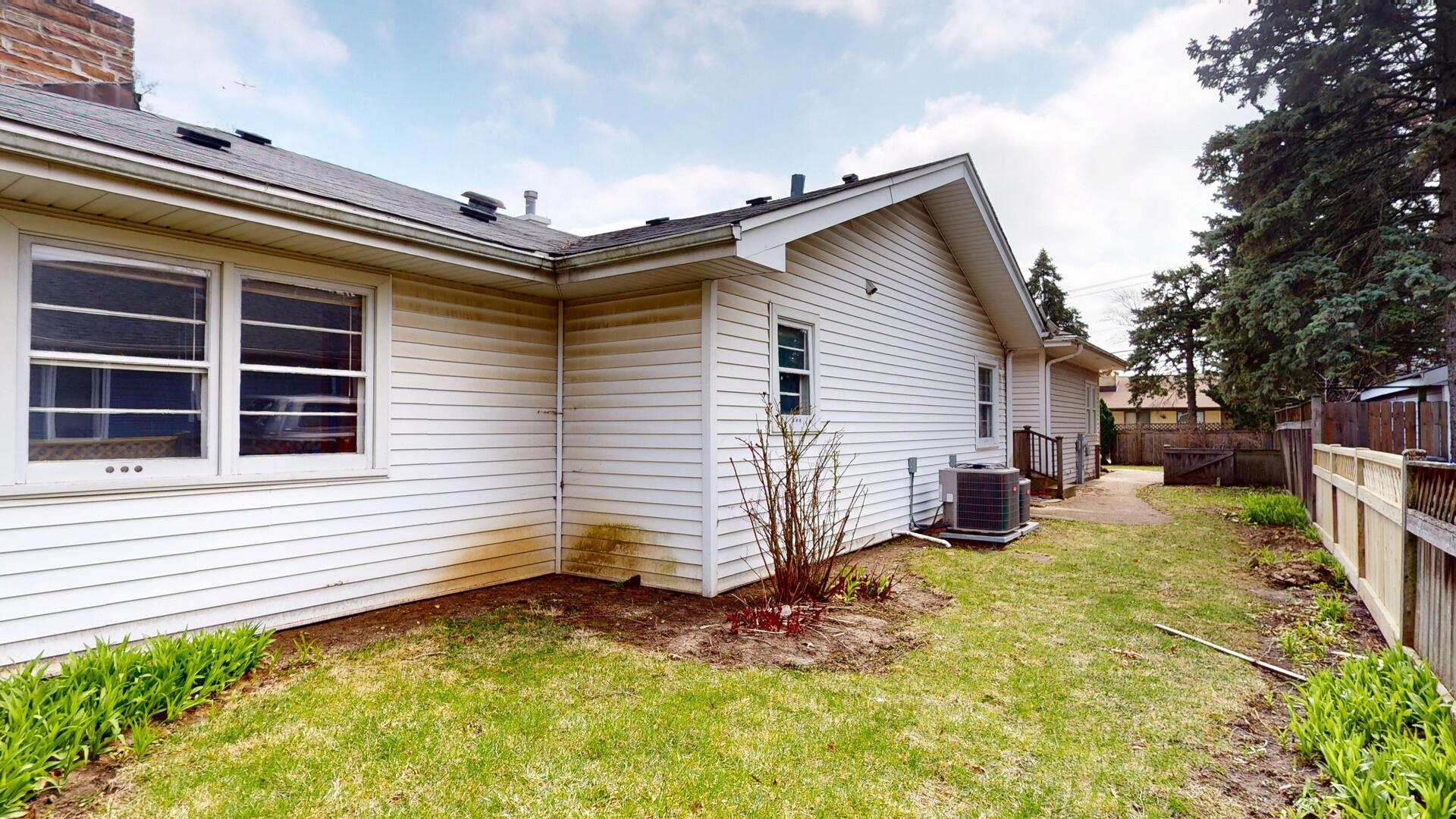 201 Janet Avenue, Darien, IL 60561