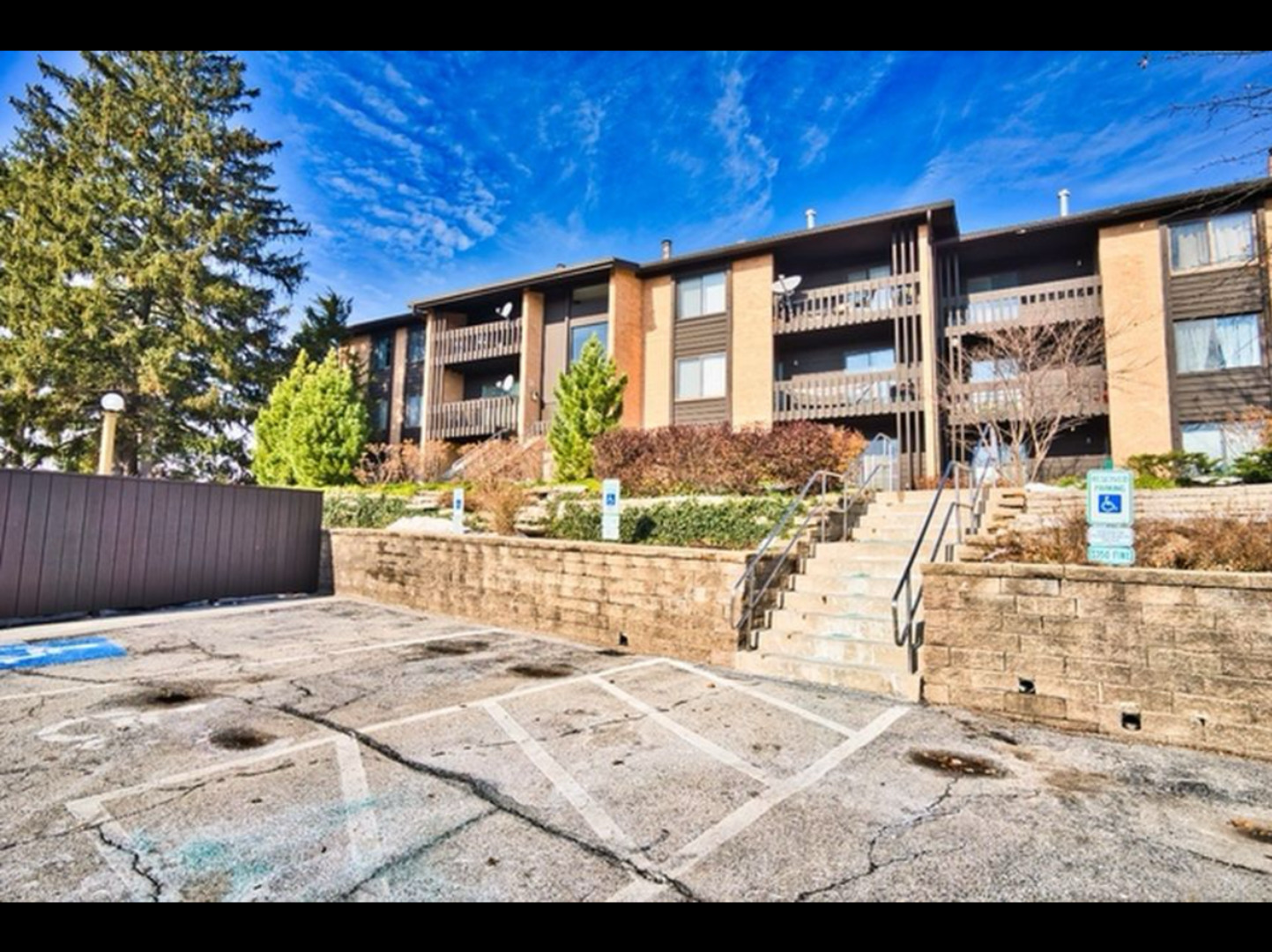 6150 Knoll Wood Road #204, Willowbrook, IL 60527