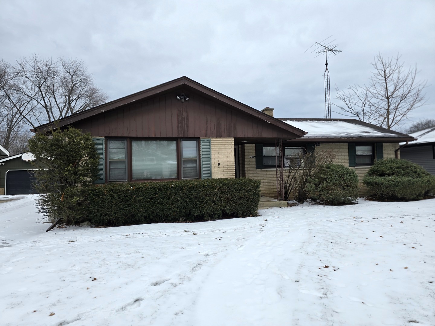 2419 Yeoman Street, Waukegan, IL 60087