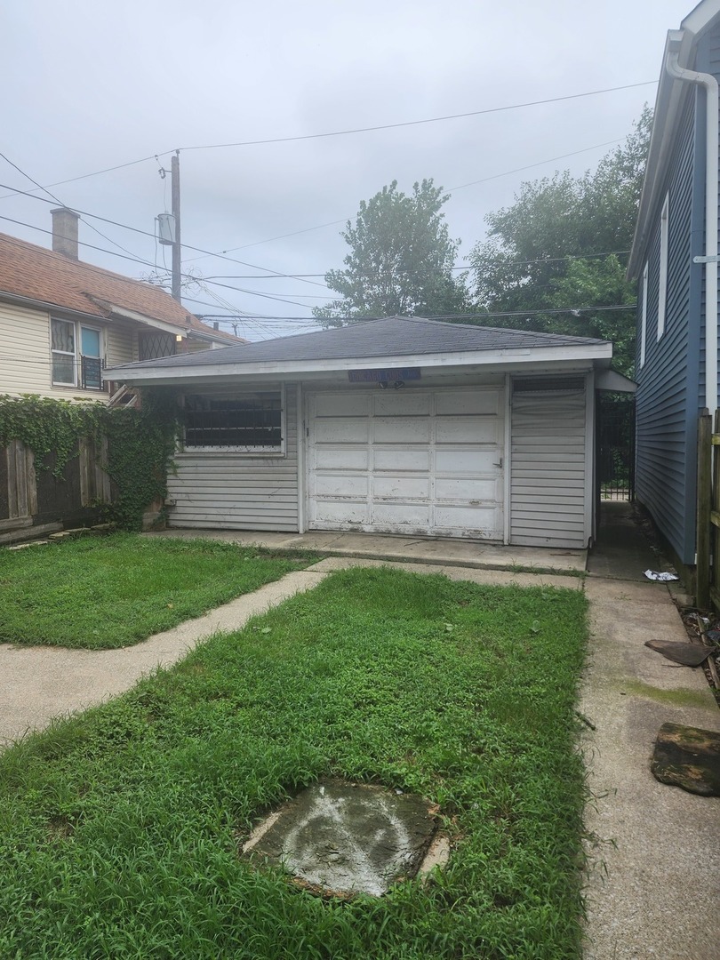 8239 S Commercial Avenue, Chicago, IL 60617