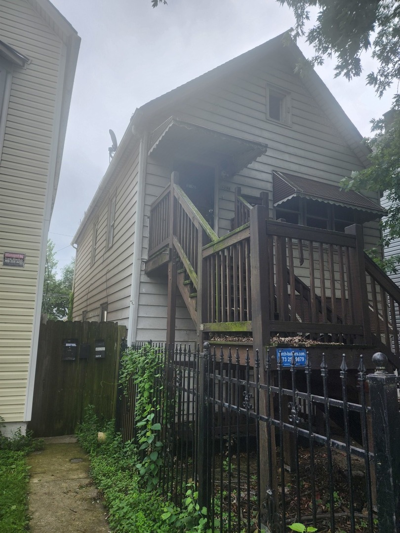 8239 S Commercial Avenue, Chicago, IL 60617