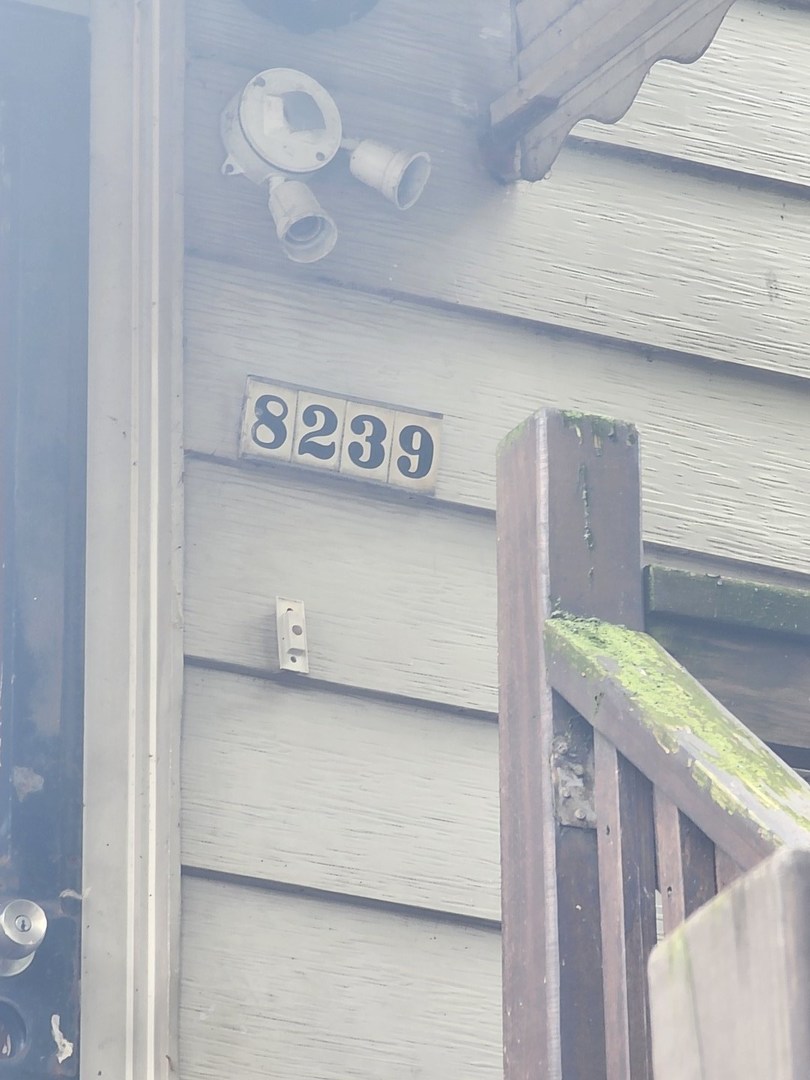 8239 S Commercial Avenue, Chicago, IL 60617