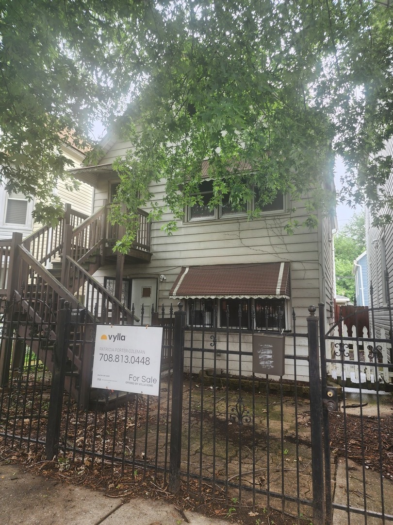 8239 S Commercial Avenue, Chicago, IL 60617