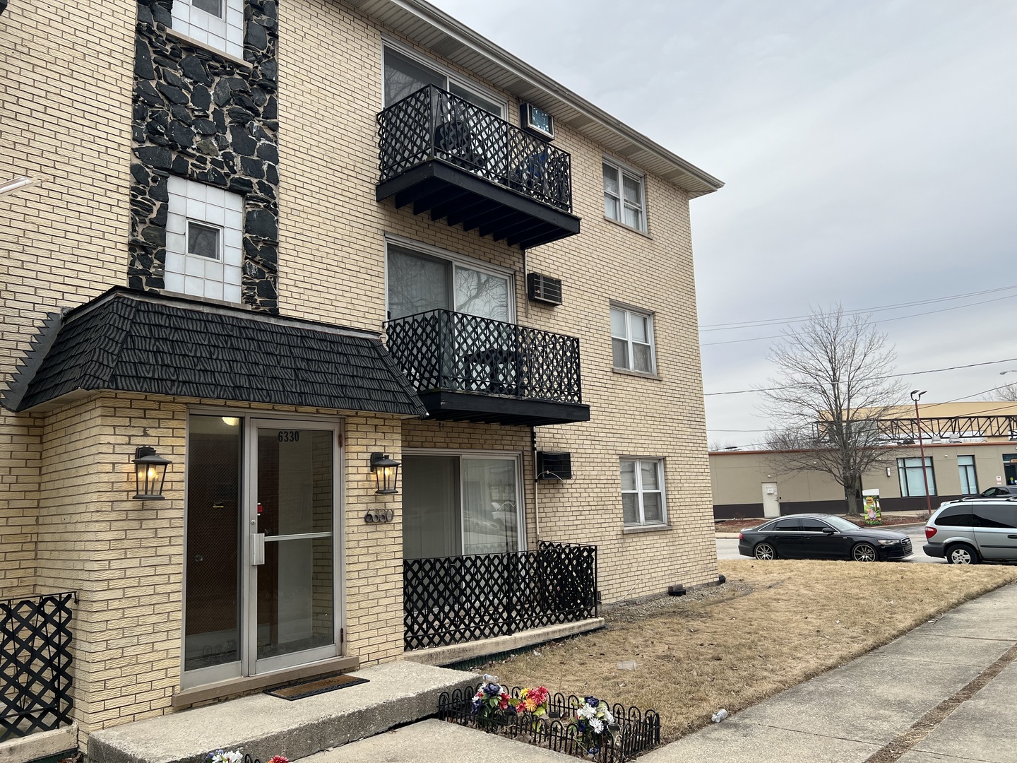 6330 W 99th Place #2A, Oak Lawn, IL 60453