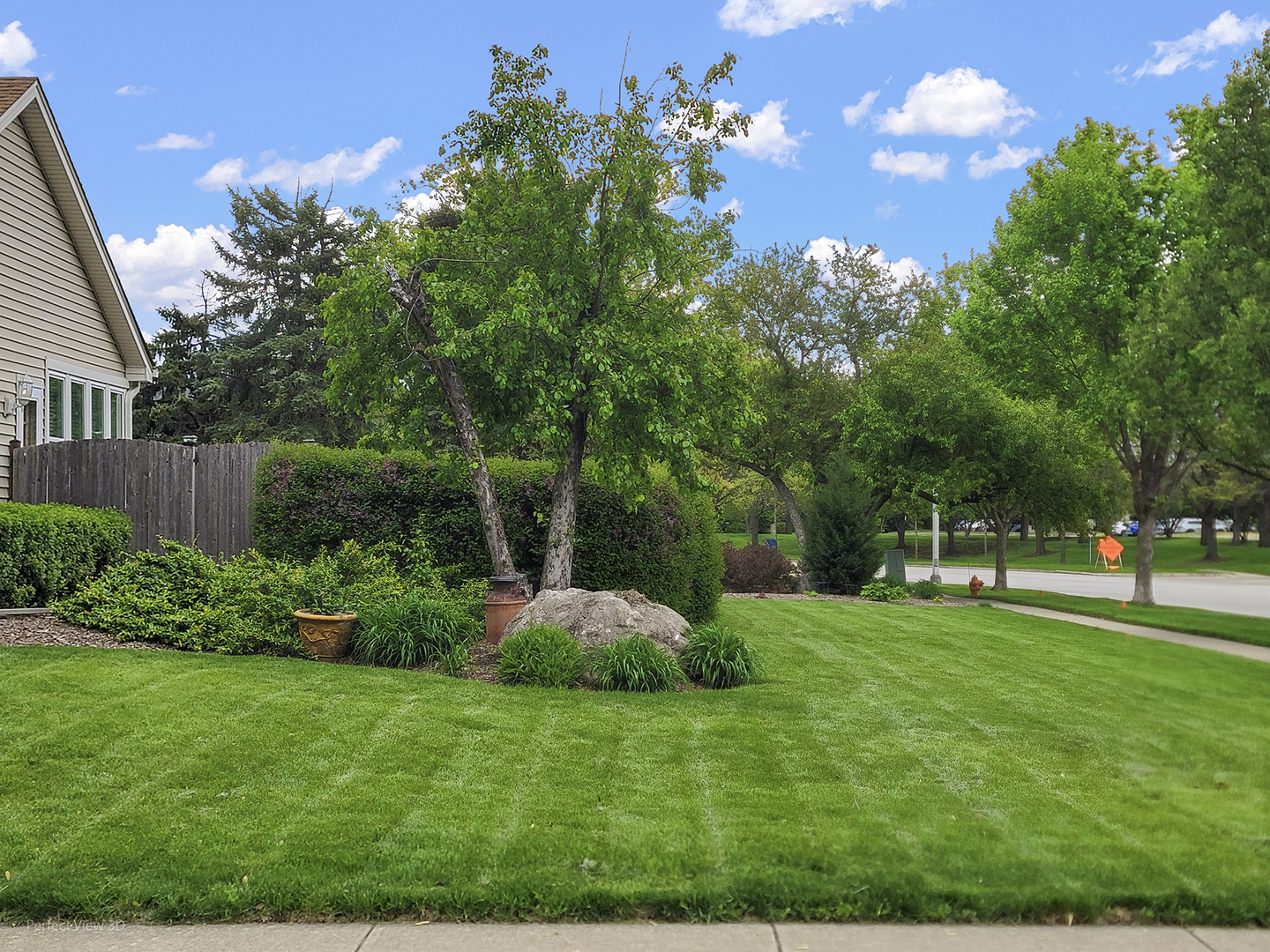 800 Manchester Street, Naperville, IL 60563