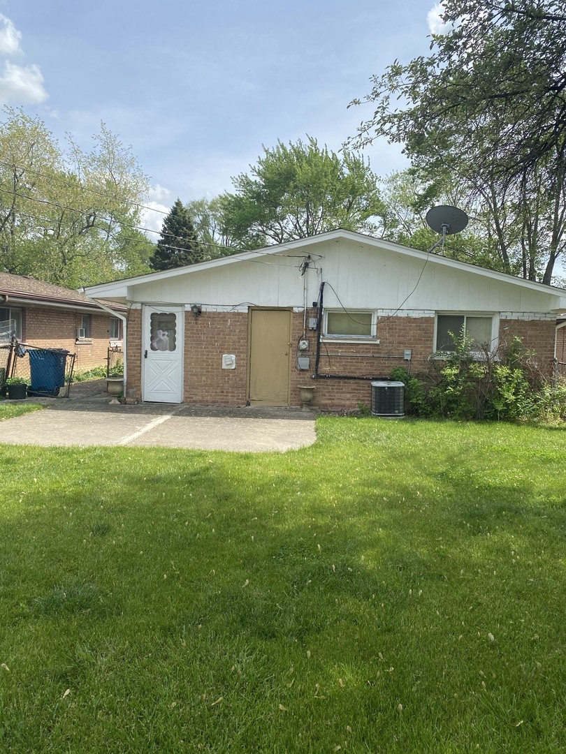 1521 E 13th Place, Ford Heights, IL 60411