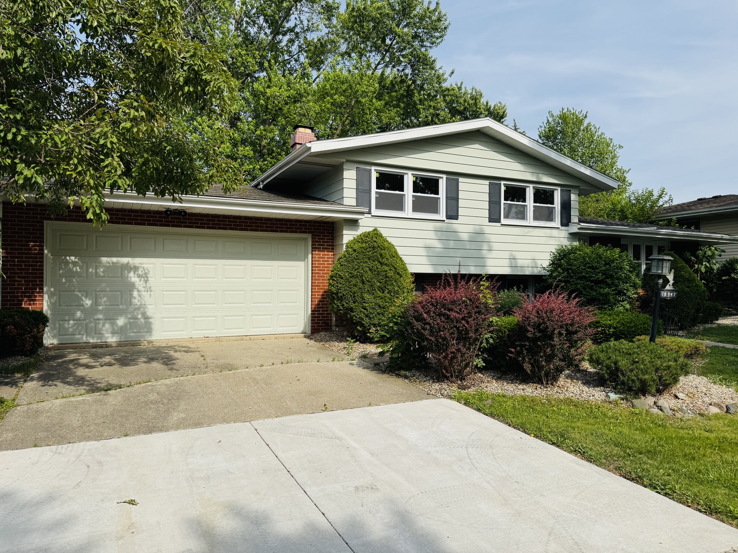 18947 Ridgewood Avenue, Lansing, IL 60438