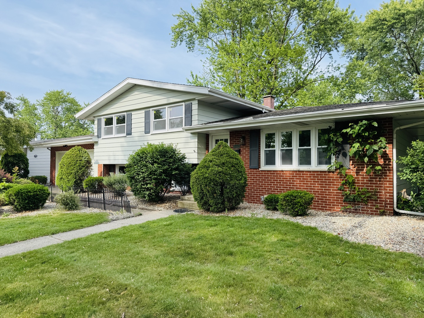18947 Ridgewood Avenue, Lansing, IL 60438