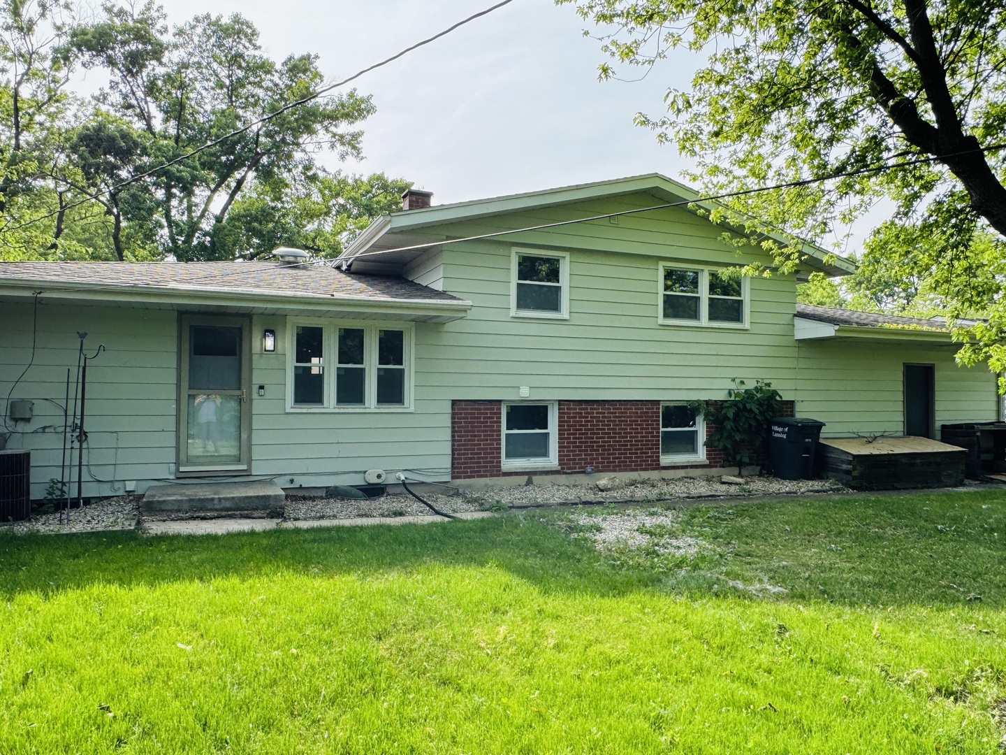 18947 Ridgewood Avenue, Lansing, IL 60438