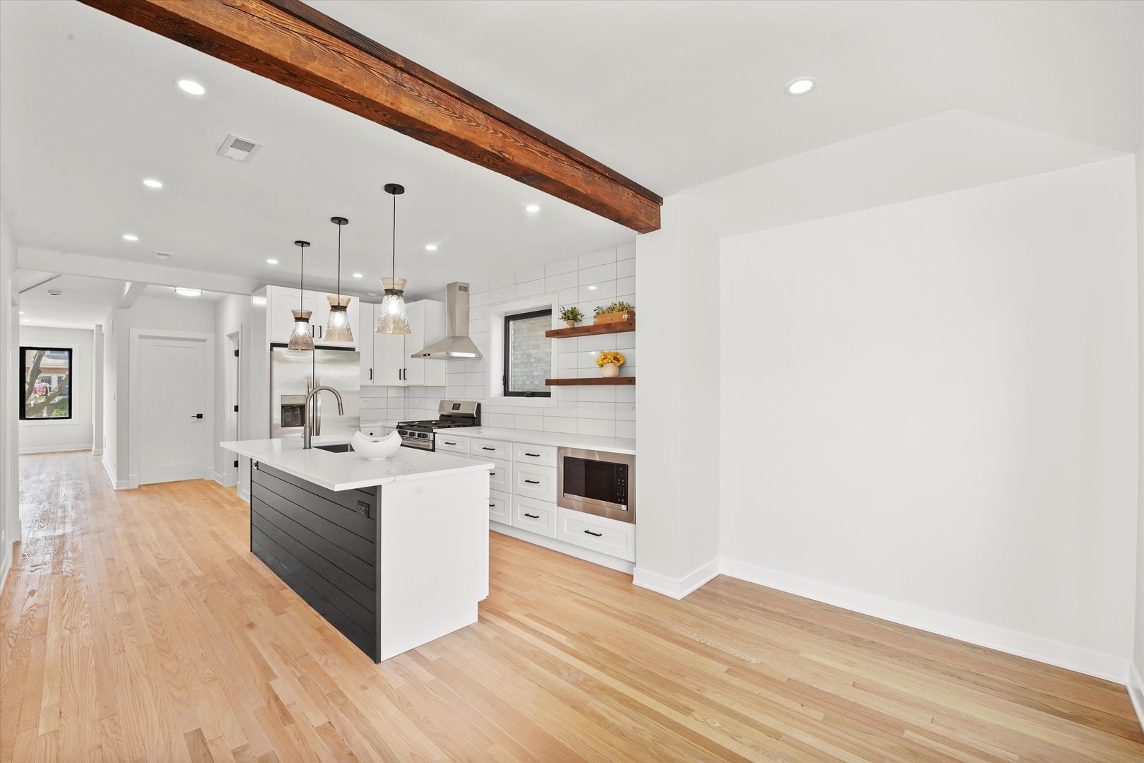 5742 W Henderson Street, Chicago, IL 60634