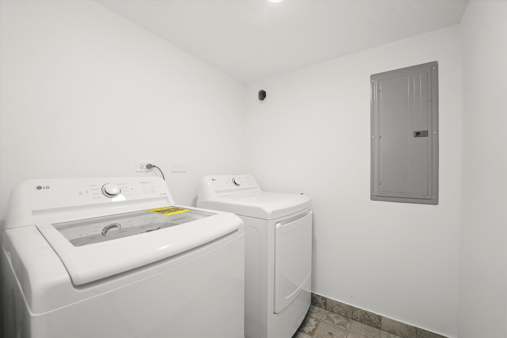 5742 W Henderson Street, Chicago, IL 60634