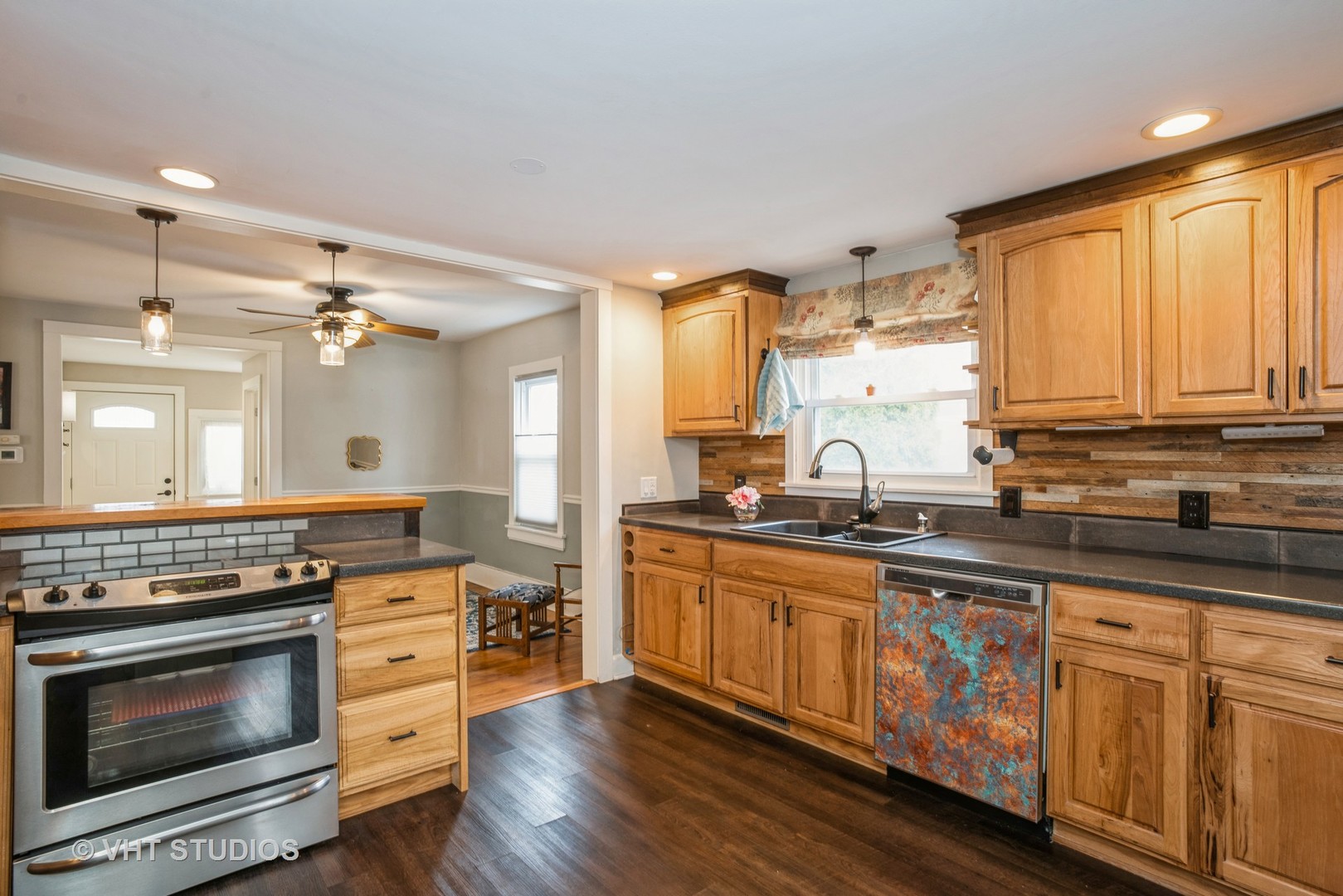 319 NORTH Avenue, Libertyville, IL 60048
