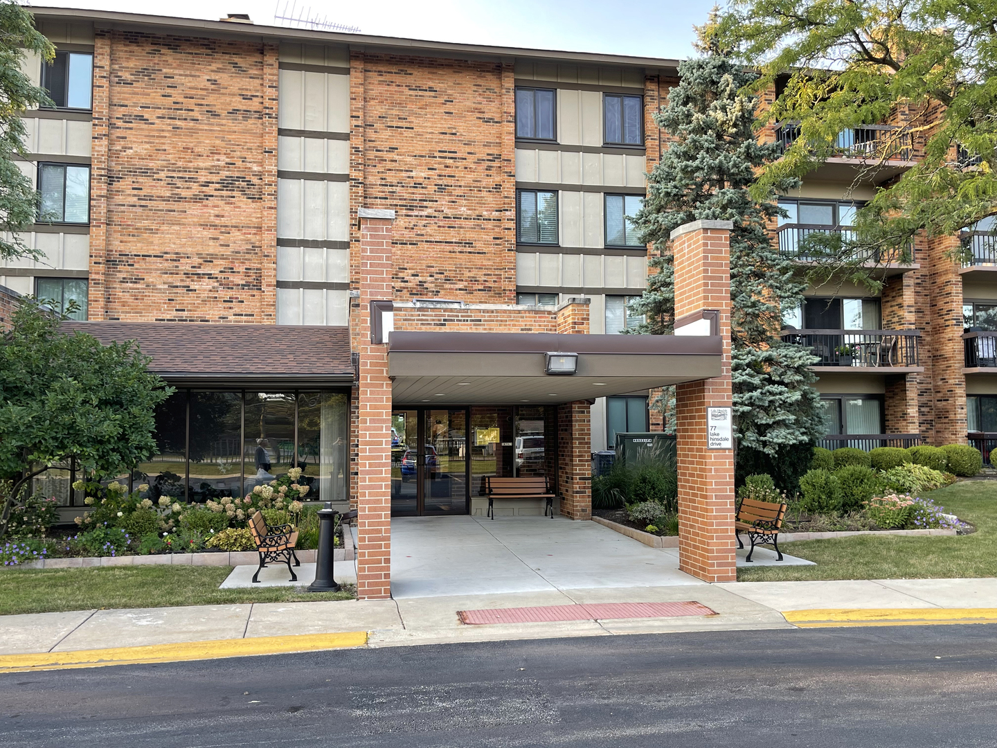 77 Lake Hinsdale Drive #308, Willowbrook, IL 60527