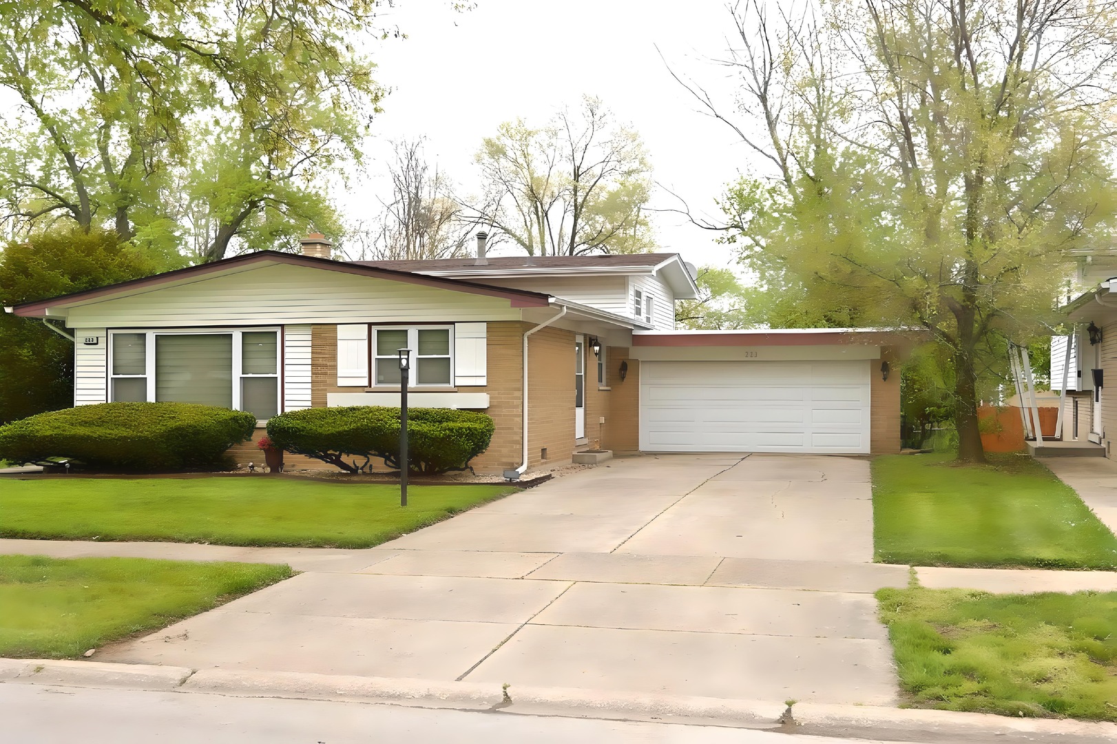 223 W Rainbow Drive, Glenwood, IL 60425