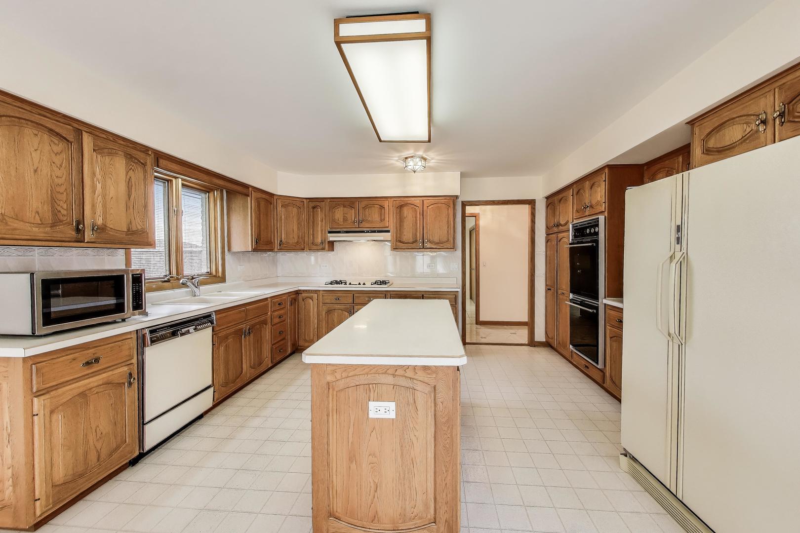 3617 Ari Drive, Glenview, IL 60026