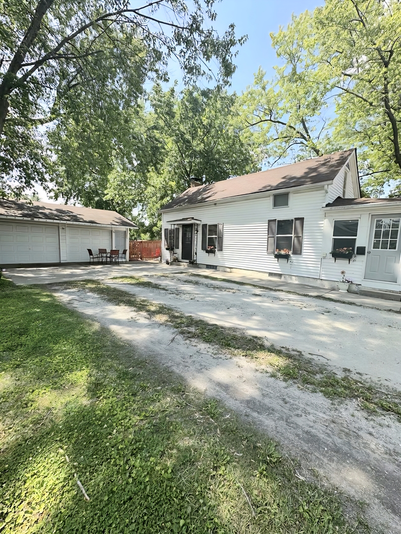 110 S Cherry Street, Somonauk, IL 60552