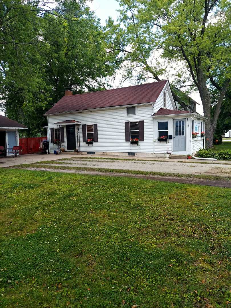 110 S Cherry Street, Somonauk, IL 60552