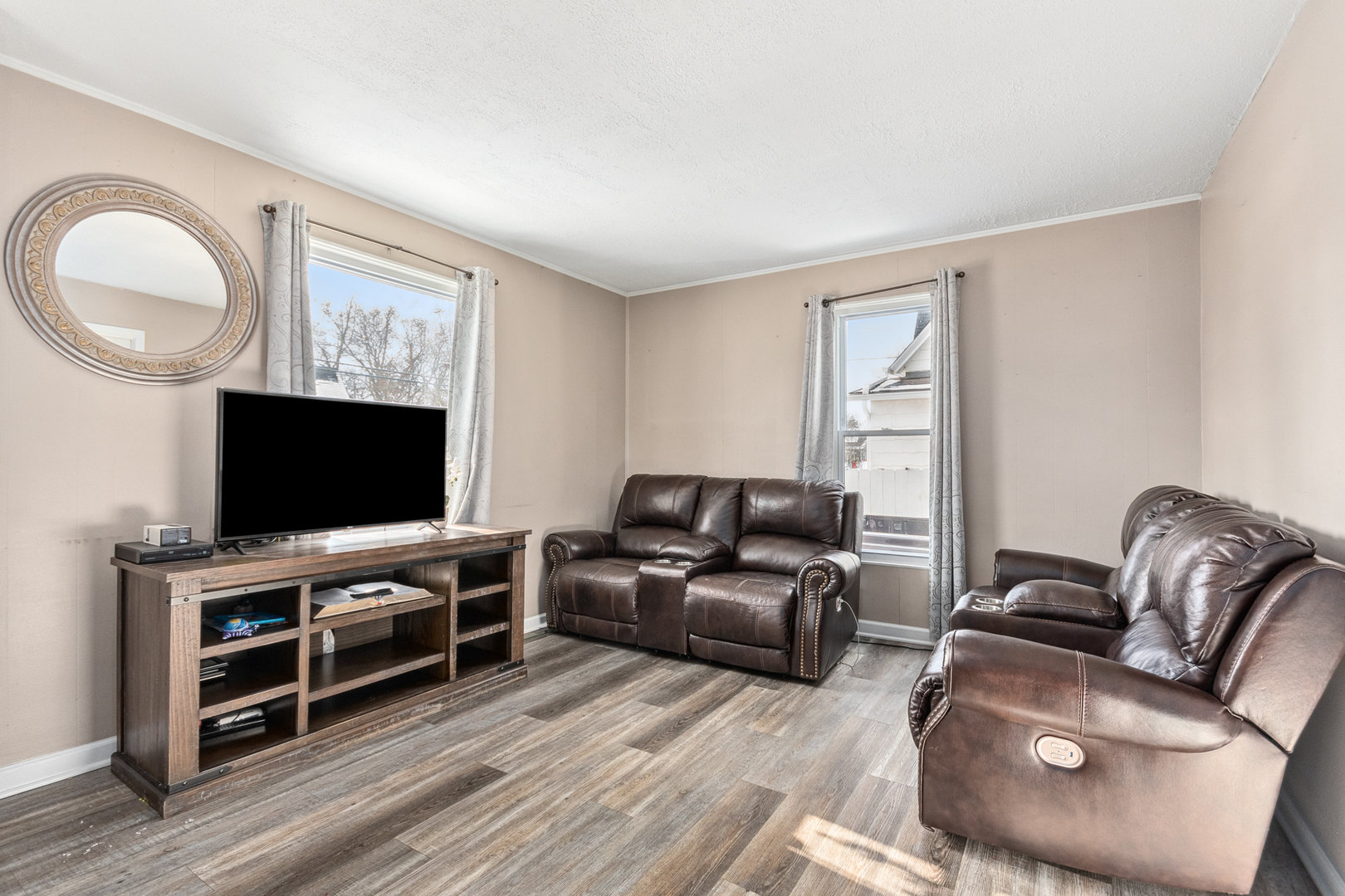 552 Simms Street, Aurora, IL 60505