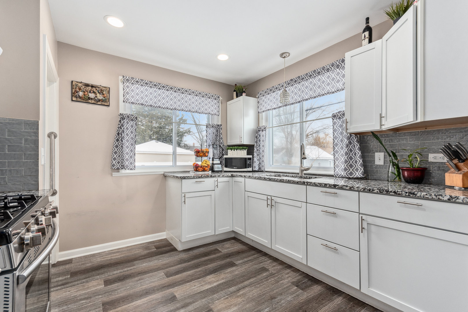 552 Simms Street, Aurora, IL 60505