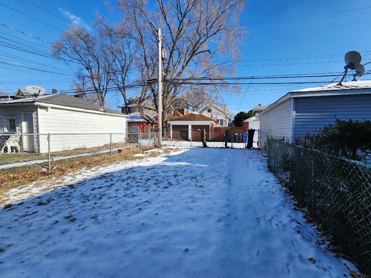 8613 S Colfax Avenue, Chicago, IL 60617