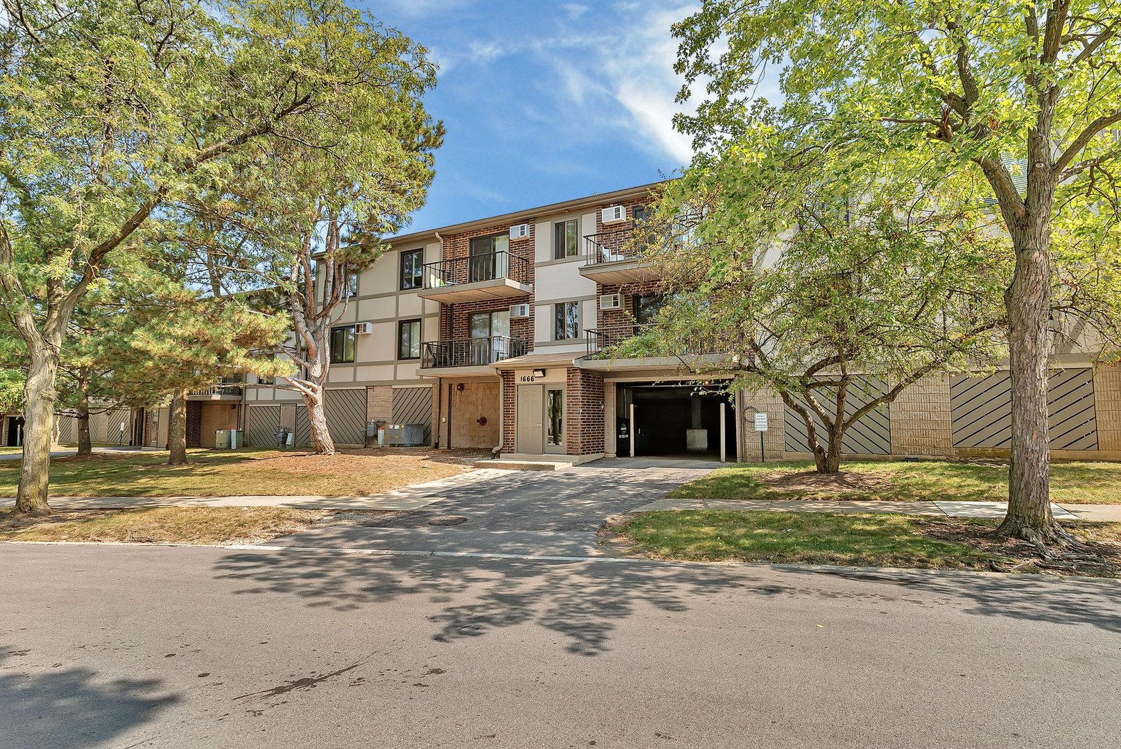 522 E Bailey Drive #204, Naperville, IL 60565