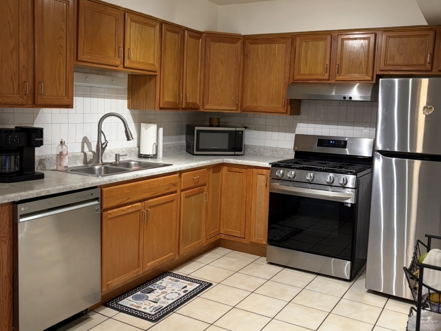 614 Tralee Court #2D, Schaumburg, IL 60193