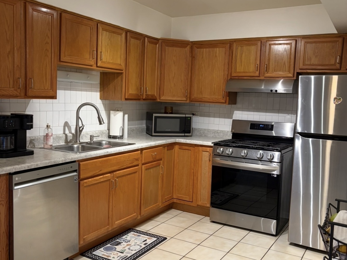 614 Tralee Court #2D, Schaumburg, IL 60193