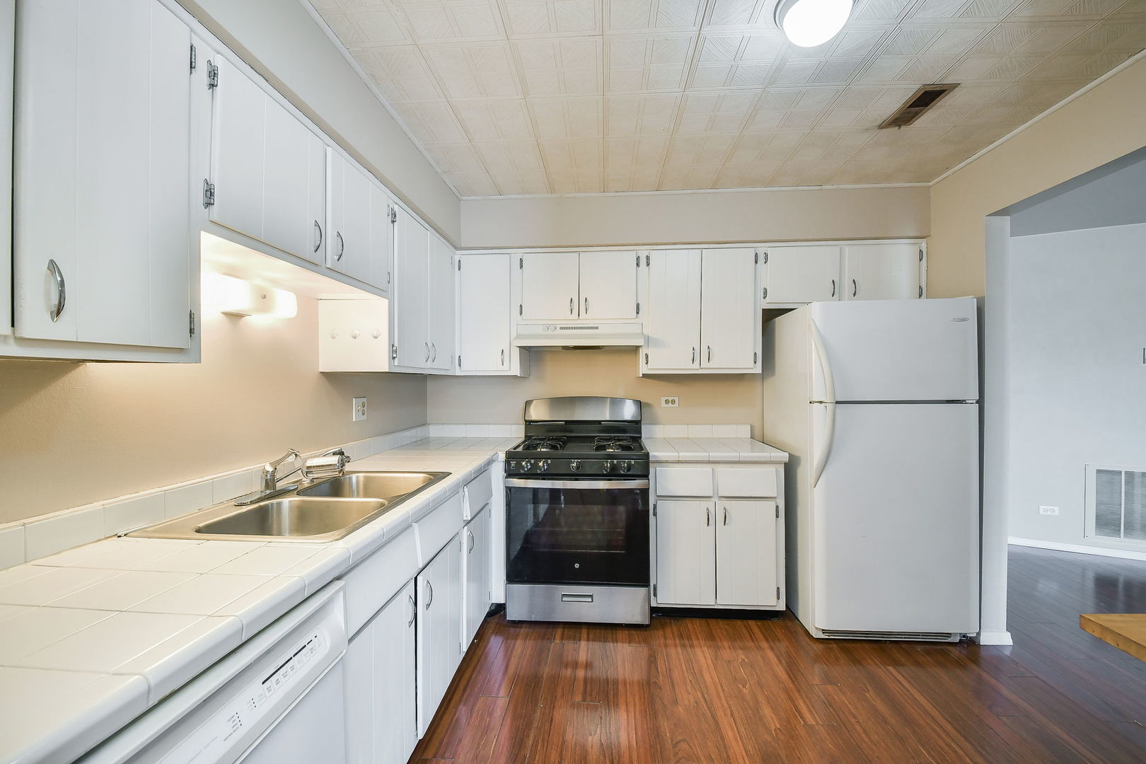 1705 Lakecliffe Drive #C, Wheaton, IL 60189