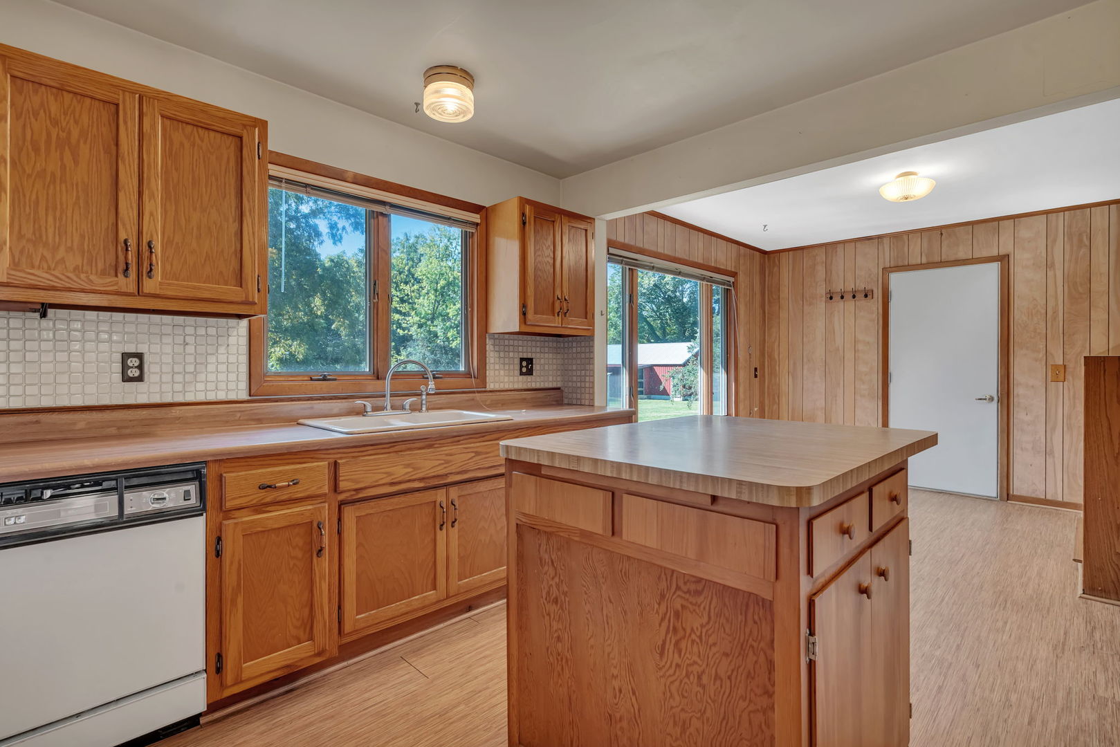 8816 Scott School Road, Morris, IL 60450
