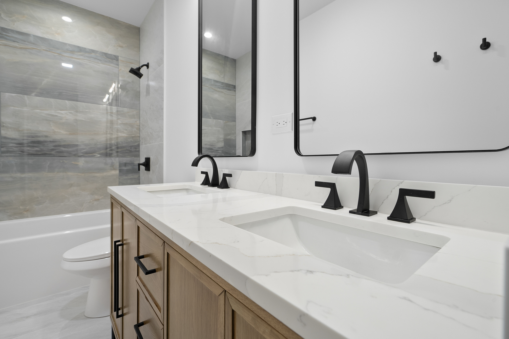 1109 W 16th Street #2, Chicago, IL 60608