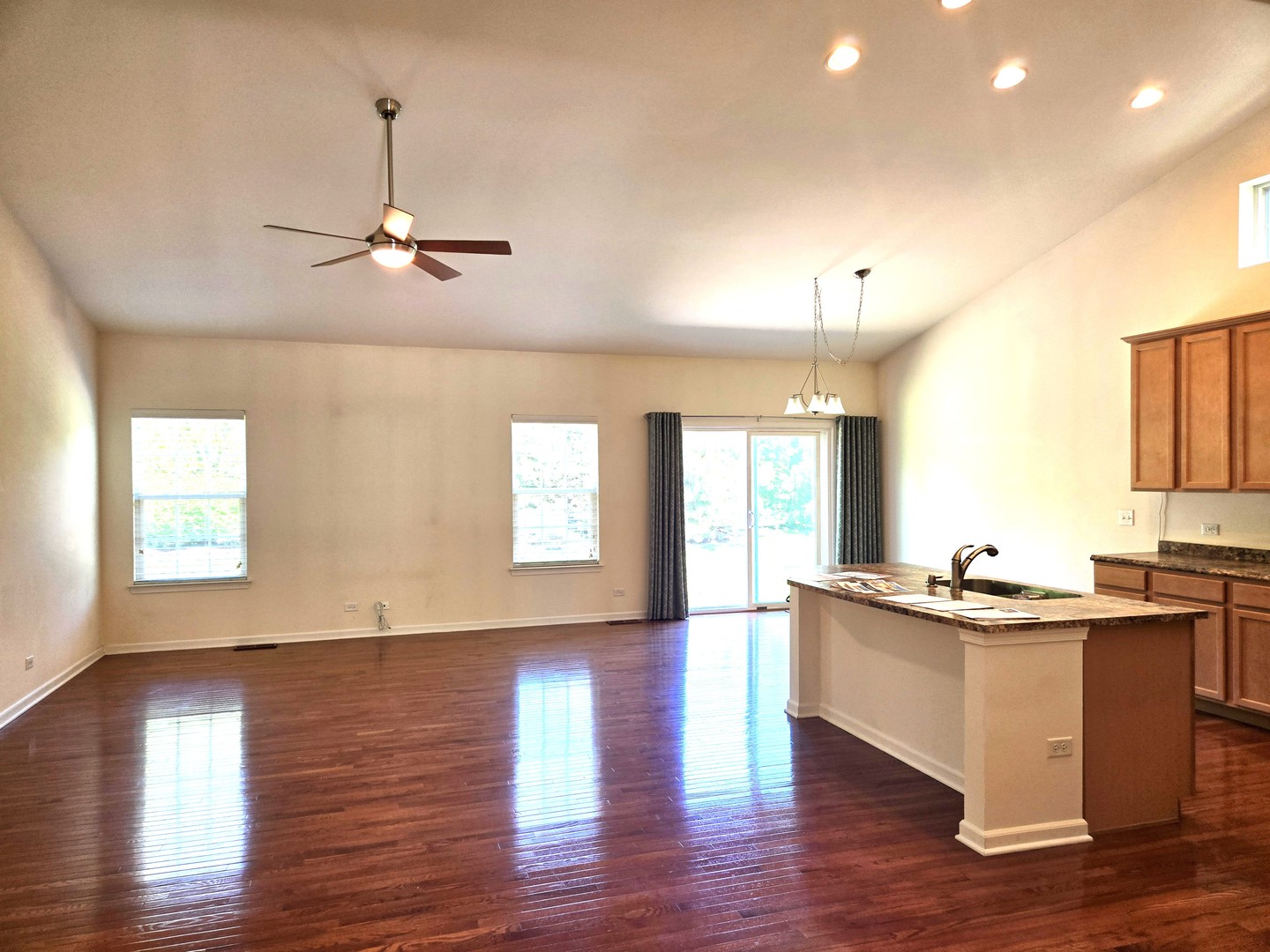 1616 Colchester Lane, Aurora, IL 60502